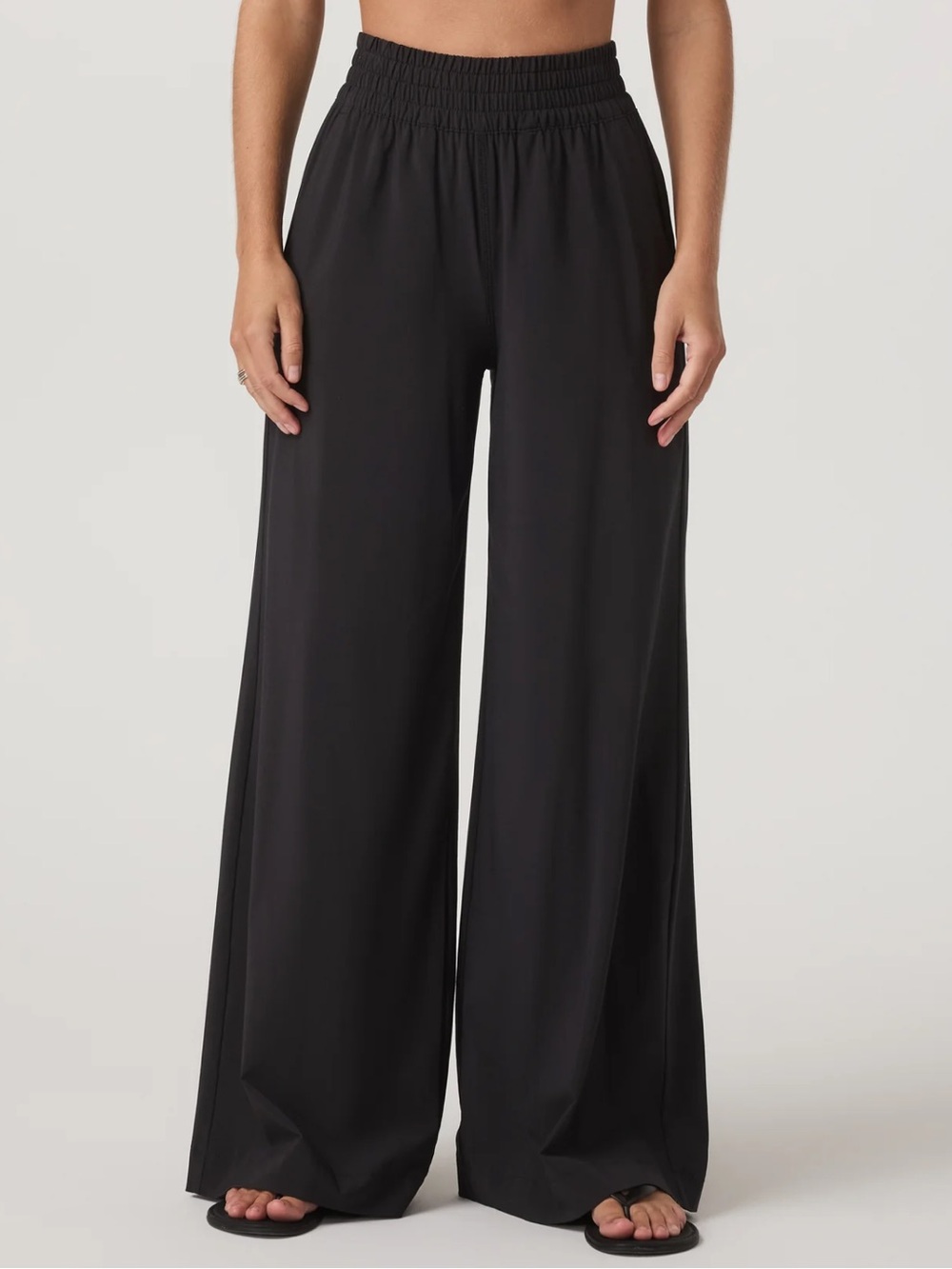 Vuori Women’s Villa Wideleg Pant - Short  Black Size   XS VW4047-S